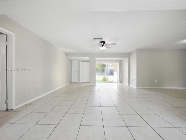 7187 NW 22nd St, Sunrise FL 33313