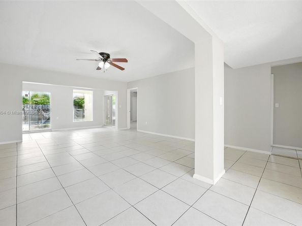 7187 NW 22nd St, Sunrise FL 33313