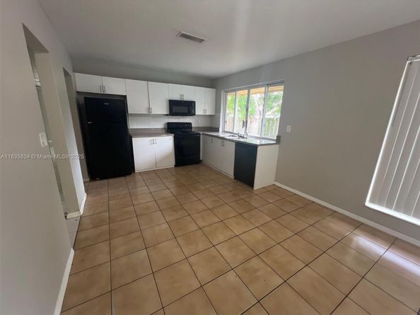 7187 NW 22nd St, Sunrise FL 33313