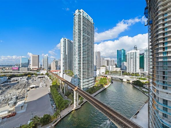 690 SW 1st Ct 2101, Miami FL 33130