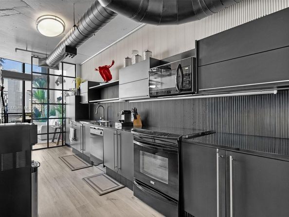 690 SW 1st Ct 2101, Miami FL 33130