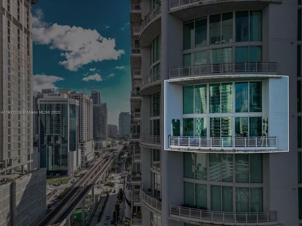 690 SW 1st Ct 2101, Miami FL 33130