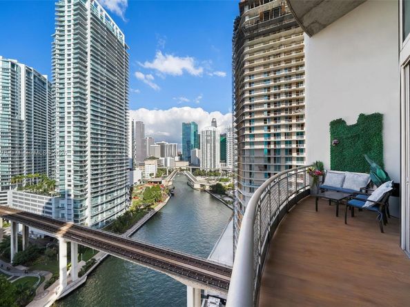 690 SW 1st Ct 2101, Miami FL 33130