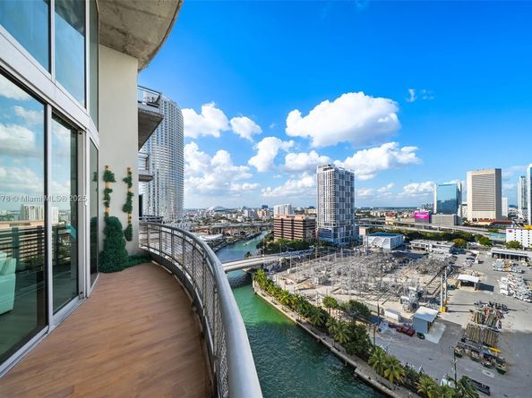 690 SW 1st Ct 2101, Miami FL 33130