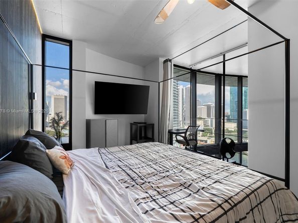 690 SW 1st Ct 2101, Miami FL 33130