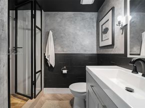 690 SW 1st Ct 2101, Miami FL 33130