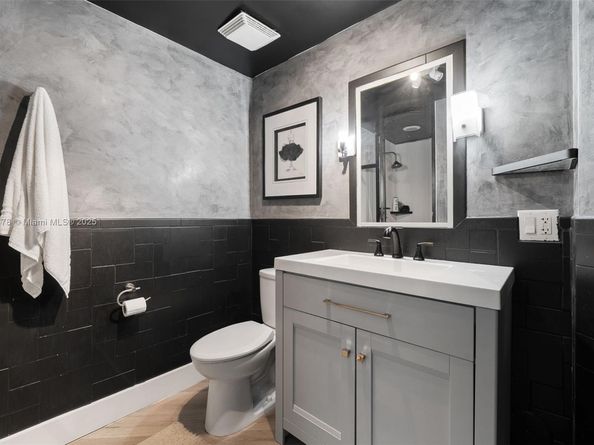 690 SW 1st Ct 2101, Miami FL 33130