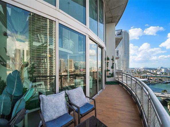 690 SW 1st Ct 2101, Miami FL 33130