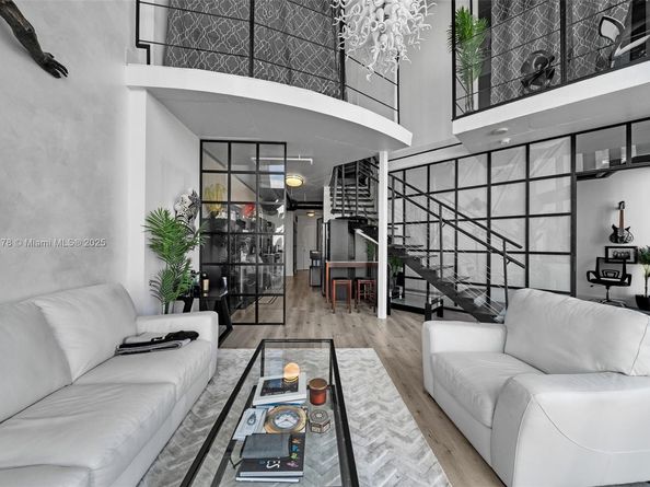 690 SW 1st Ct 2101, Miami FL 33130