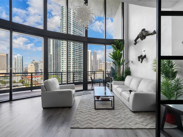 690 SW 1st Ct 2101, Miami FL 33130