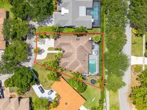 1041 NW 93rd Ter, Plantation FL 33322