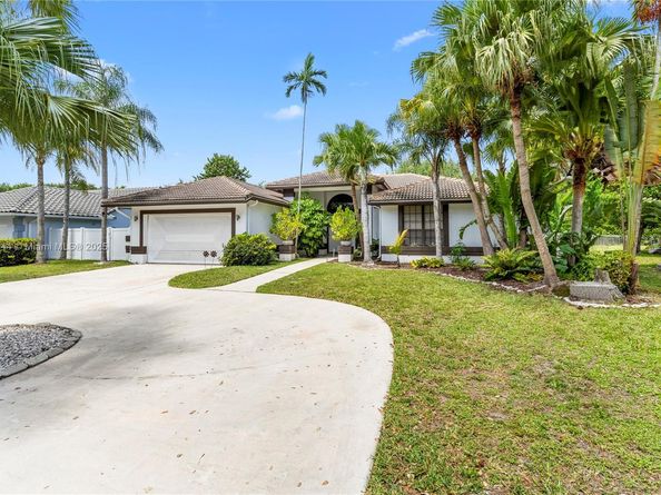 1041 NW 93rd Ter, Plantation FL 33322