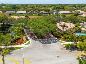 1041 NW 93rd Ter, Plantation FL 33322