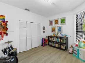 1041 NW 93rd Ter, Plantation FL 33322
