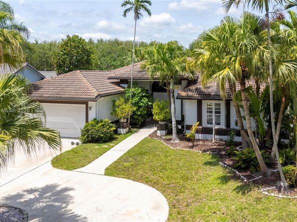 1041 NW 93rd Ter, Plantation FL 33322