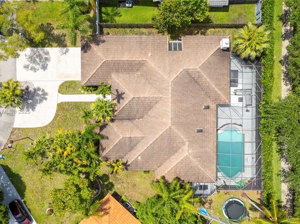 1041 NW 93rd Ter, Plantation FL 33322
