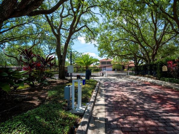 1041 NW 93rd Ter, Plantation FL 33322