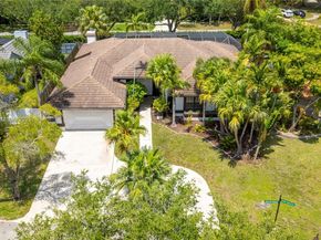 1041 NW 93rd Ter, Plantation FL 33322
