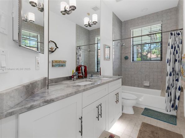 1041 NW 93rd Ter, Plantation FL 33322