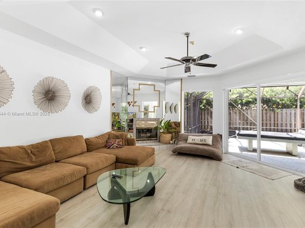 1041 NW 93rd Ter, Plantation FL 33322