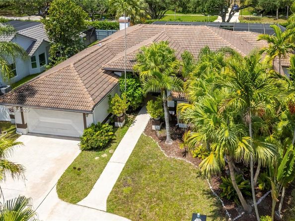 1041 NW 93rd Ter, Plantation FL 33322