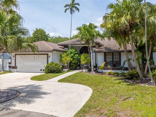 1041 NW 93rd Ter, Plantation FL 33322