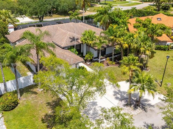 1041 NW 93rd Ter, Plantation FL 33322