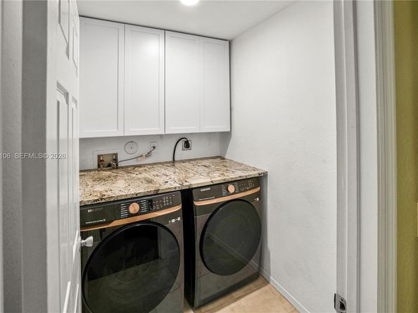 6037 SW 19th St, North Lauderdale FL 33068