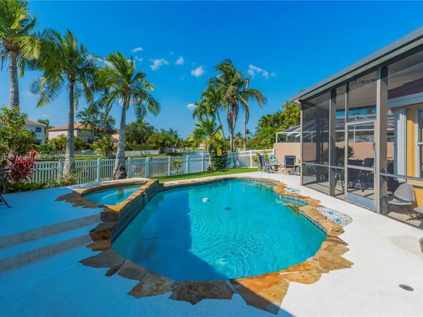 1060 NW 192nd Ave, Pembroke Pines FL 33029