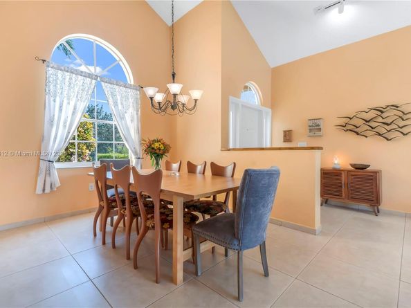 1060 NW 192nd Ave, Pembroke Pines FL 33029