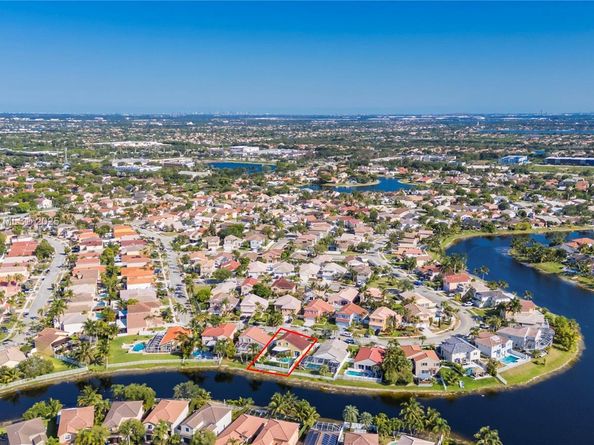 1060 NW 192nd Ave, Pembroke Pines FL 33029