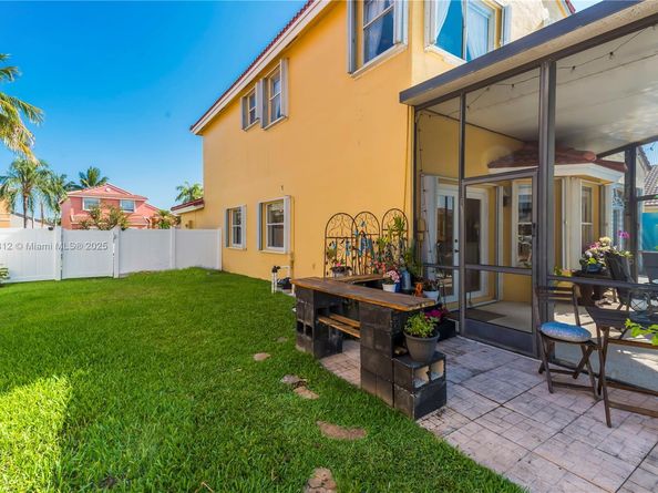 1060 NW 192nd Ave, Pembroke Pines FL 33029