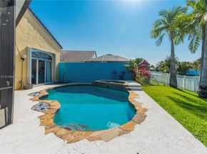 1060 NW 192nd Ave, Pembroke Pines FL 33029