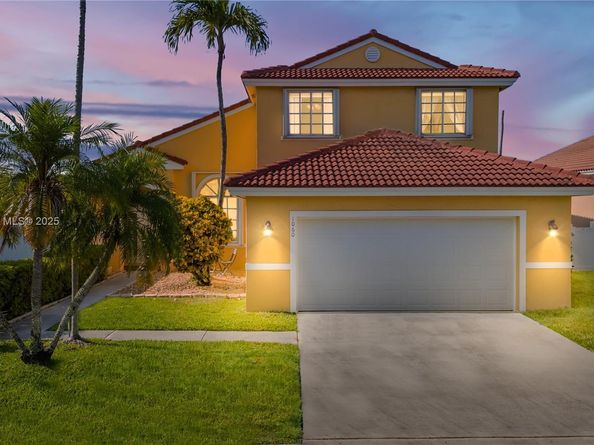 1060 NW 192nd Ave, Pembroke Pines FL 33029