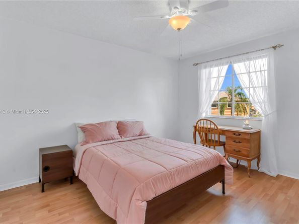 1060 NW 192nd Ave, Pembroke Pines FL 33029