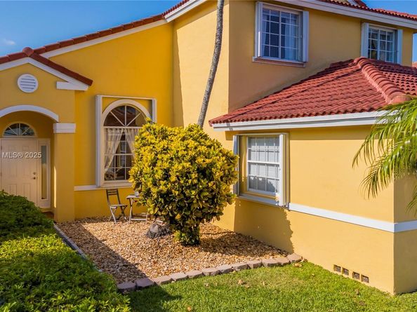 1060 NW 192nd Ave, Pembroke Pines FL 33029