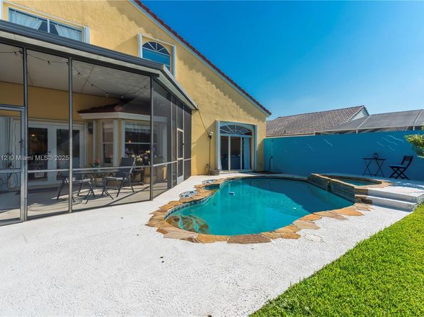 1060 NW 192nd Ave, Pembroke Pines FL 33029