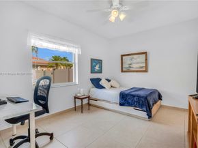 1060 NW 192nd Ave, Pembroke Pines FL 33029
