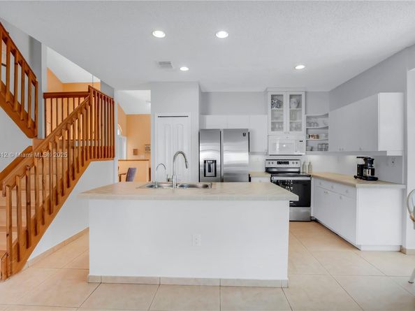 1060 NW 192nd Ave, Pembroke Pines FL 33029