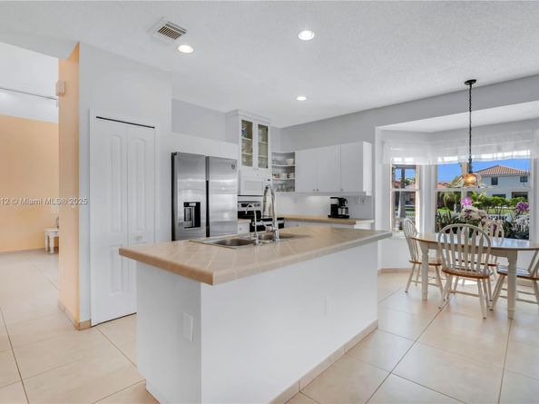 1060 NW 192nd Ave, Pembroke Pines FL 33029