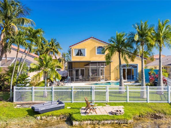 1060 NW 192nd Ave, Pembroke Pines FL 33029