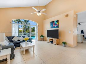 1060 NW 192nd Ave, Pembroke Pines FL 33029