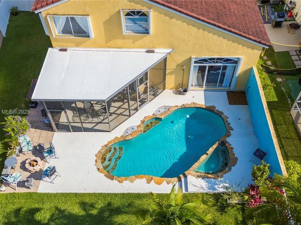 1060 NW 192nd Ave, Pembroke Pines FL 33029