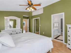1060 NW 192nd Ave, Pembroke Pines FL 33029