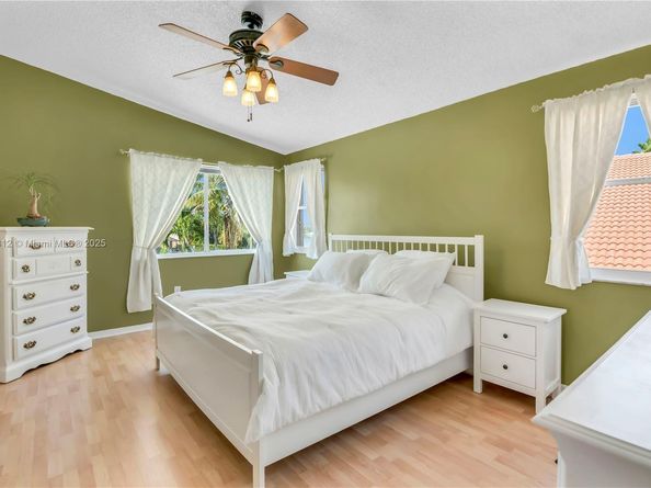 1060 NW 192nd Ave, Pembroke Pines FL 33029