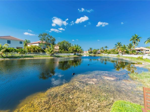 1060 NW 192nd Ave, Pembroke Pines FL 33029