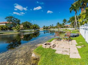 1060 NW 192nd Ave, Pembroke Pines FL 33029