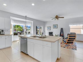 1060 NW 192nd Ave, Pembroke Pines FL 33029