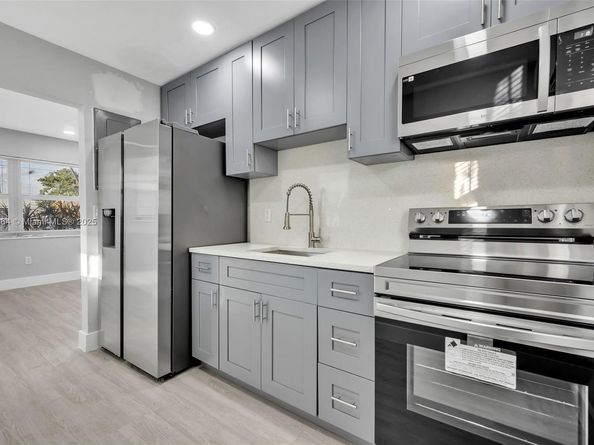 6326 SW 24th St, Miramar FL 33023