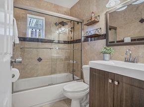 2450 NE 18th St, Pompano Beach FL 33062